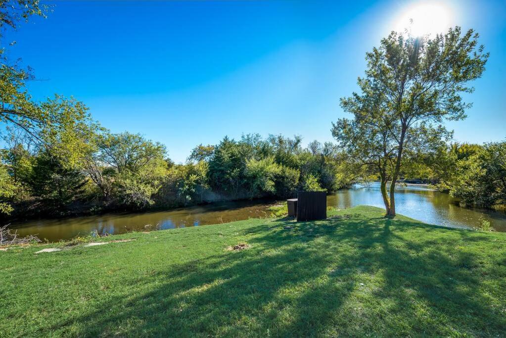 15 Min To At&T Lakefront Home Suite 3 Bed 1 Bath , Read The Listing Irving Exterior foto